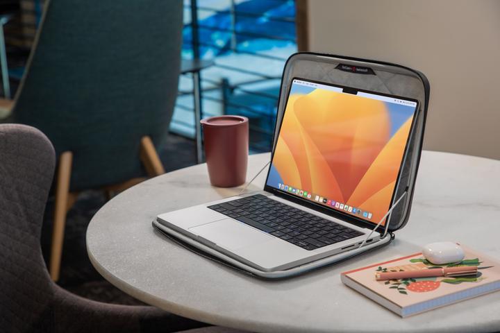 Actual product image TwelveSouth Suitcase 15/16" (16", Apple)