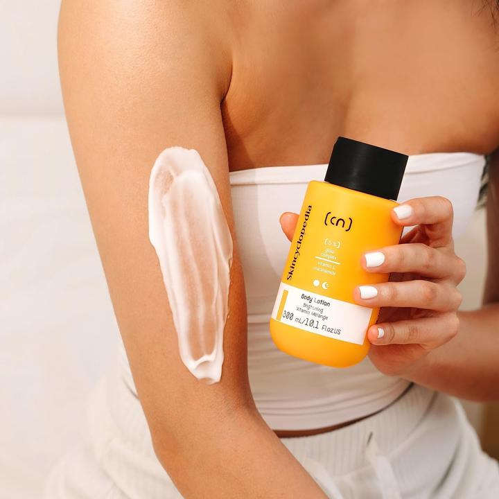 Actual product image Skincyclopedia 5% Vitamin C Body Lotion with Niacinamide, Vitamin E, Shea Butter and Almond Oil 300ml (Body lotion, 300 ml)