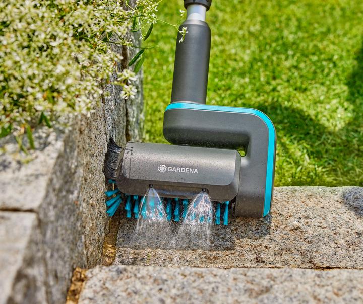 Actual product image Gardena Cordless multi-cleaner Aqua Brush Universal 04/18V P4A solo (Rechargeable battery operated)
