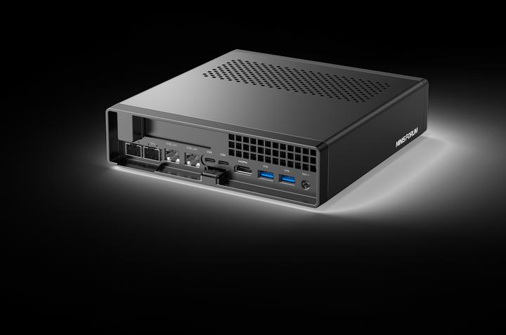 Produktbild Minisforum MS-01-S1390 (Intel Core i9-13900H, 32 GB, 1000 GB, Intel Iris Graphics)