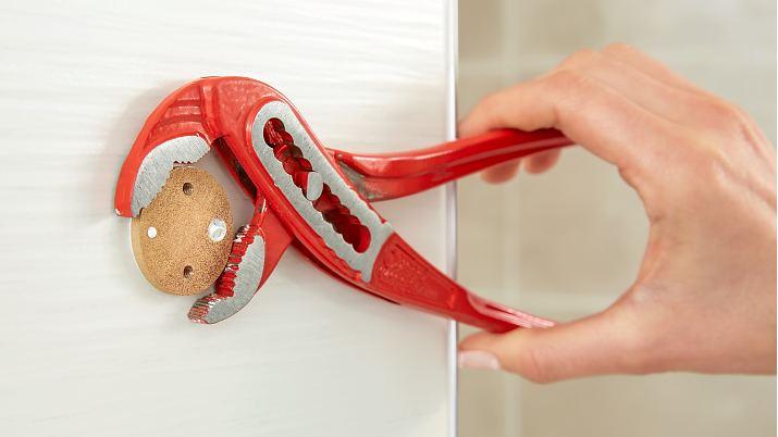 Actual product image tesa DRAAD shower squeegee incl. adhesive solution without drilling