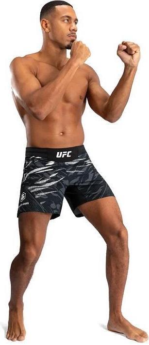 UFC Fusion by Venum Authentic Fight Night Men’s Fight Short / Short Fit / Schwarz / Medium (M)