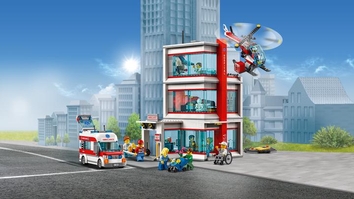 Actual product image LEGO Hospital (60204, LEGO City)