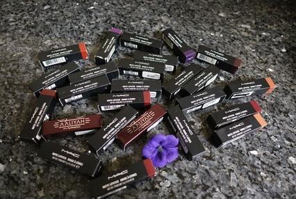 Image du produit MAC Cosmetics Velvet Matte Lipstick (Vaillant)