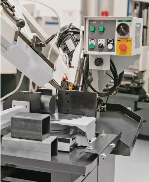 Produktbild Stürmer Metallkraft - Hydraulische Schwenkrahmen-Metallbandsäge BMBS 230 x 280 H-DG