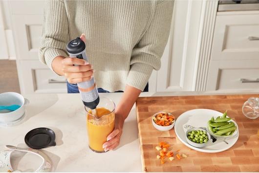 Immagine prodotto Black & Decker Frullatore a mano senza fili Kitchen Wand™ da 7,2 V, grigio