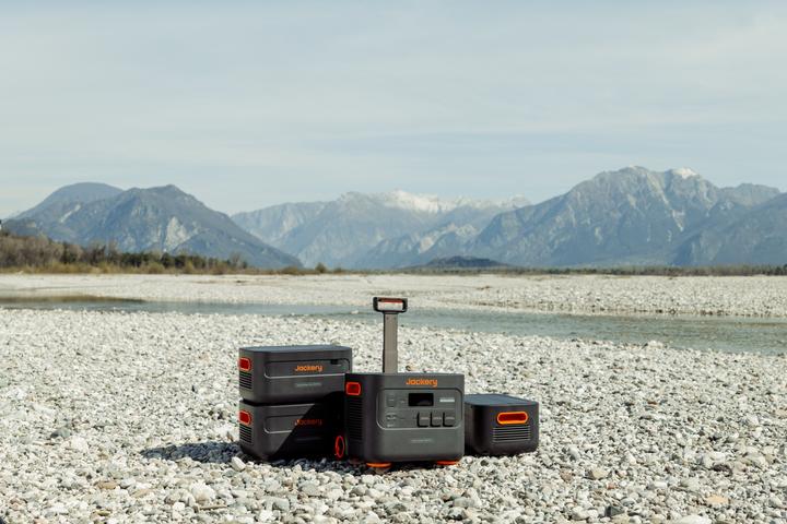 Actual product image Jackery Explorer 2000 Plus (2042.80 Wh, 27.90 kg)