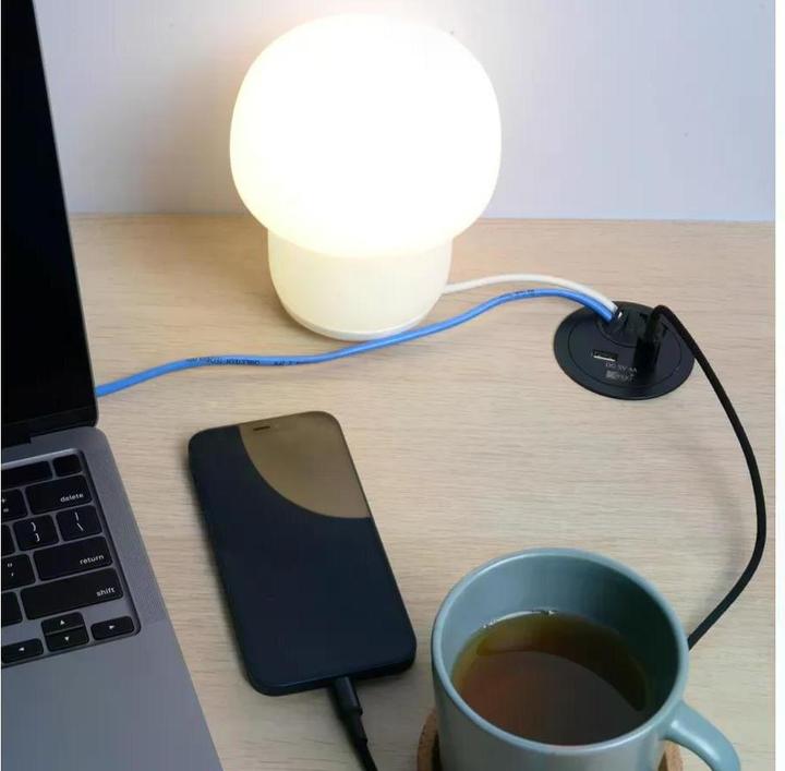 Produktbild Max Hauri Office Line Kabeldurchführung mit USB/A und USB/C Charger