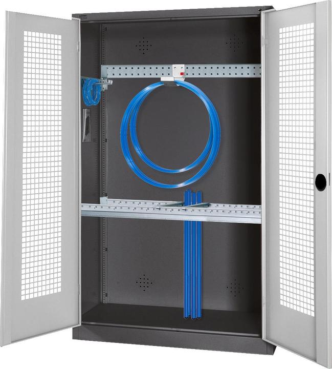 Produktbild C+P Modul-Sportgeräteschrank mit Grundausstattung (HxBxT: 195x120x50 cm, mit Lochblech-Flügeltüren)