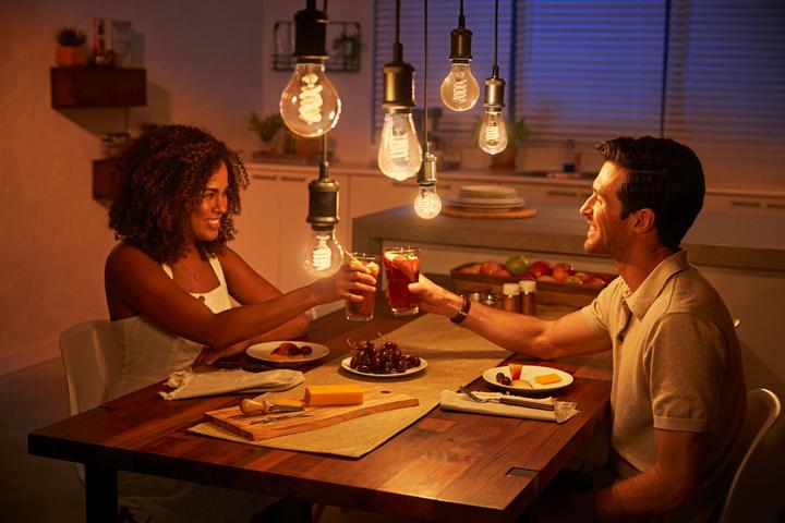 Produktbild Philips White Filament (E27, 7 W, 550 lm, 1 x, G)