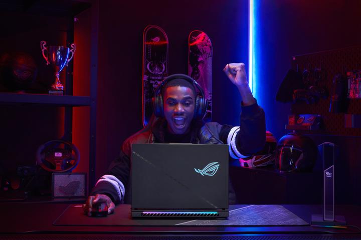 Immagine prodotto ASUS ROG Zephyrus G16 RTX 4070 (16", Intel Core Ultra 9 185H, 32 GB, 1000 GB, DE)