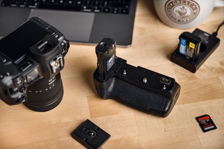 Actual product image Newell Battery grip BG-E22 for Canon (Battery grip)
