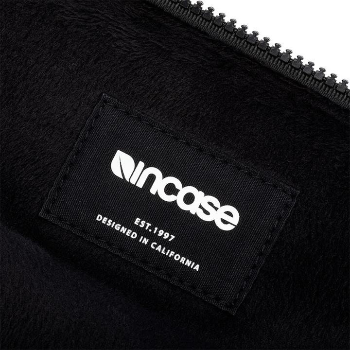 Actual product image Incase Compact Sleeve Woolenex (14", Apple)