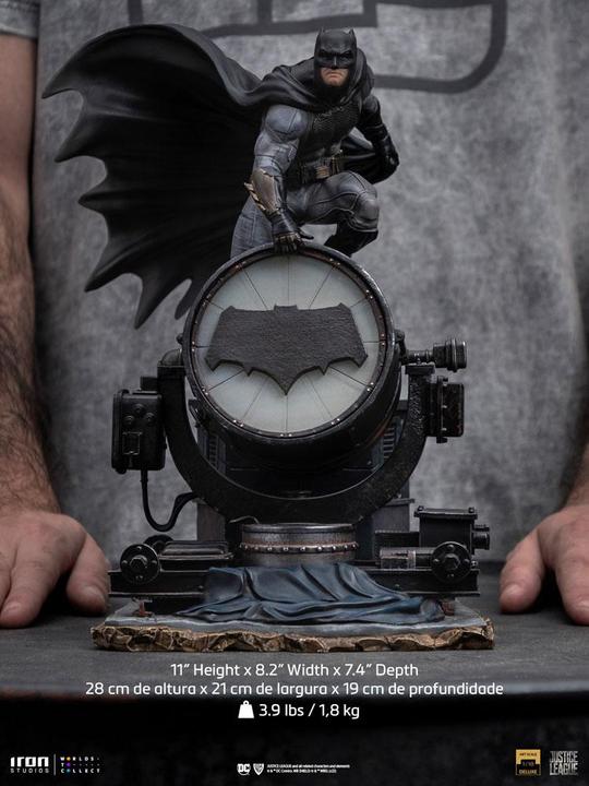 Produktbild Iron Studios Zack Snyder's Justice League Deluxe Art Scale Statue 1/10 Batman on Batsignal 28 cm