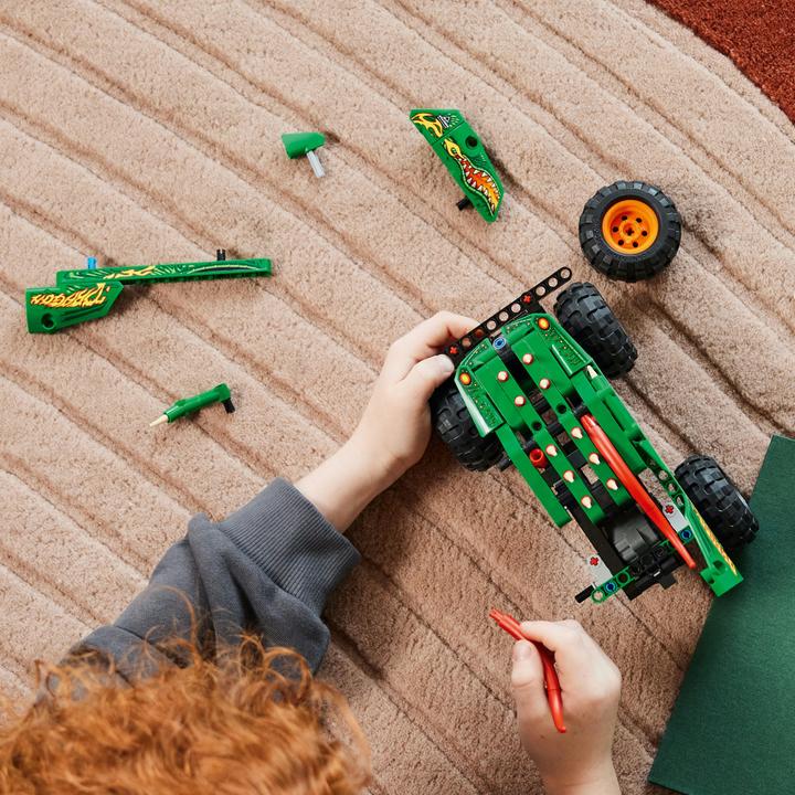 Actual product image LEGO Monster Jam Dragon (42149, LEGO Technic)