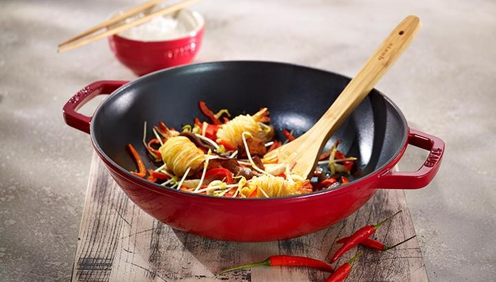 Image du produit Staub Wok avec couvercle en verre (37 cm, Wok, Fonte)