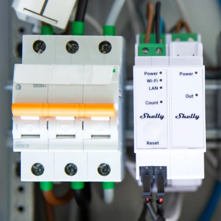 Actual product image Shelly Pro 3EM Switch Add-on (Switch actuator)