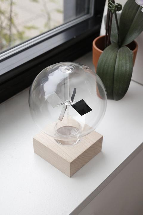 Actual product image Kikkerland Solar Radiometer (11.5 x 12.5 x 16.5 cm)