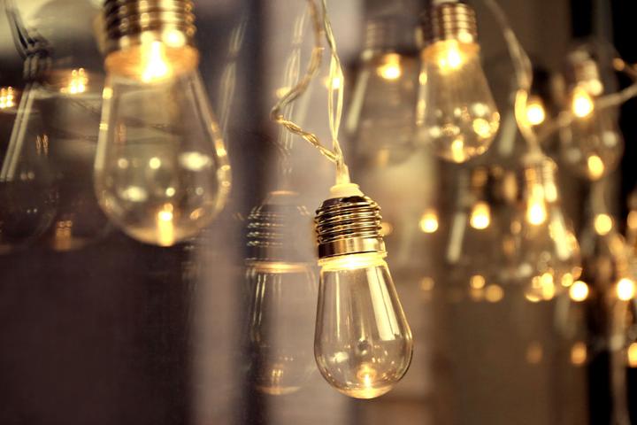 Immagine prodotto Kikkerland Luci di stringa a lampadina Edison (2 m)