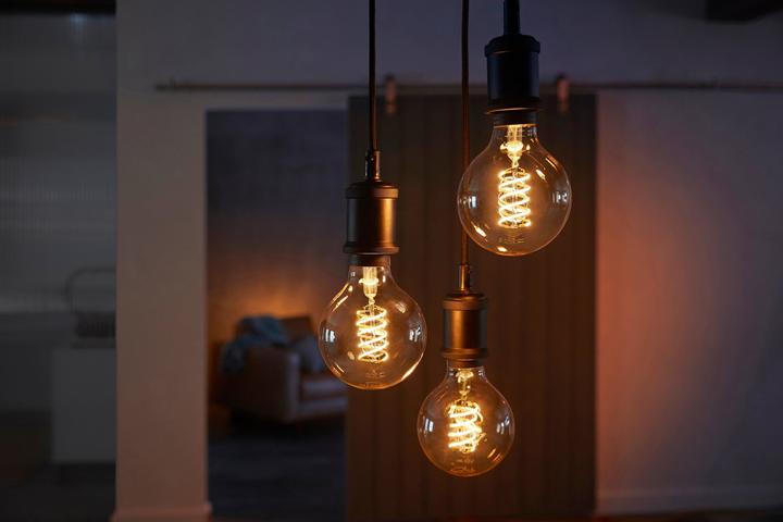 Produktbild Philips White Filament (E27, 7 W, 550 lm, 1 x, G)