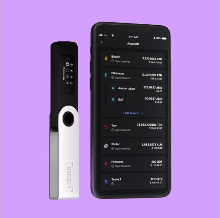 Produktbild Ledger Nano S Plus - Mattschwarz (Litecoin, Zcash, Dash, Bitcoin, Vertcoin, Neo, Ether, Ubiq, Ethereum Classic, Bitcoin Cash, Stellar, Komodo)