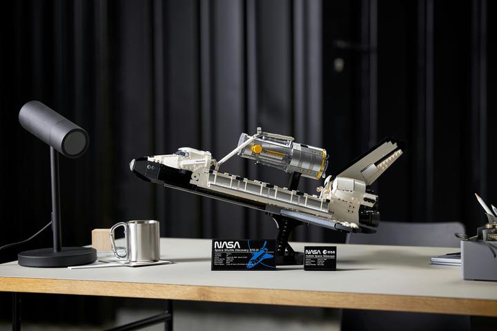 Actual product image LEGO NASA Space Shuttle Discovery (10283, LEGO Rare Sets)