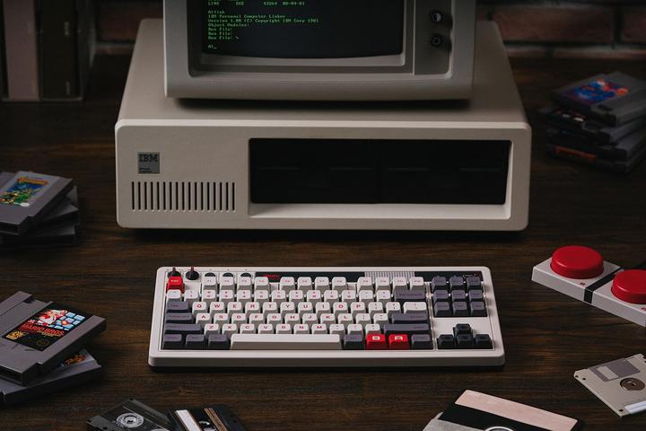 Actual product image 8bitdo Mechanical keyboard N Edition (Italian keyboard layout) (IT, Wireless, Cable)