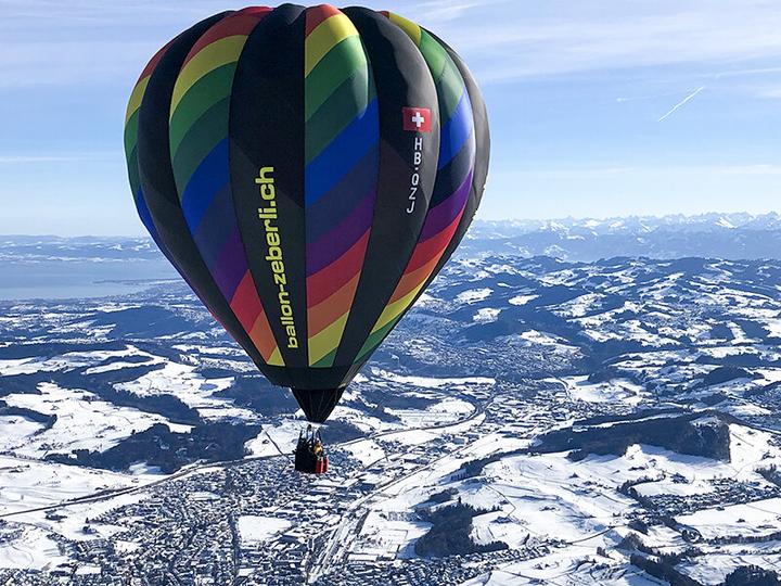 Actual product image Smartbox Private balloon flight of 1 hour 30 minutes in Toggenburg for 5 people (5 pers.)