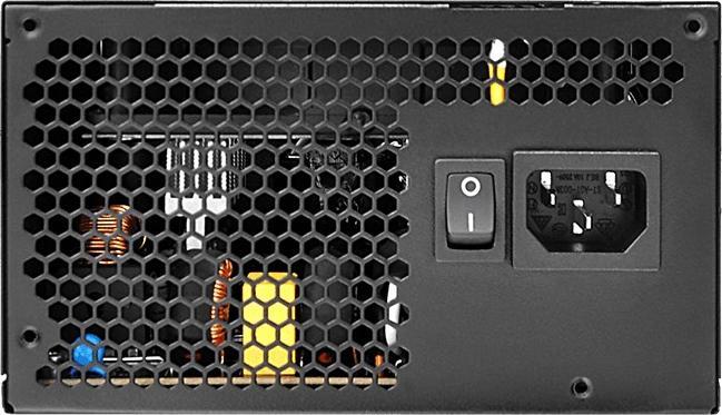 Immagine prodotto Thermaltake ALIMENTAZIONE ATX 700W SMART SE2 NERO 87% EFFICIENZA/SEMI MODULARE/VENTOLA 140MM PS-SPS-070 (700 W)