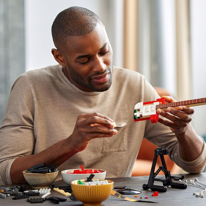 Produktbild LEGO Fender Stratocaster (21329, LEGO Ideas, LEGO Seltene Sets)