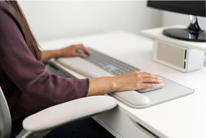 Produktbild Kensington K50437EU ErgoSoft Mousepad mit Handgelenkauflage für Standard-Mousepilkas (M)
