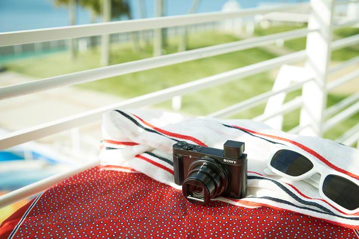 Actual product image Sony Cyber-shot DSC HX90V (24 - 720 mm, 18.20 Mpx, 1/2,3'')