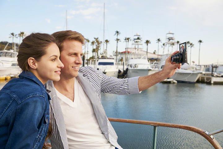 Actual product image Sony Cyber-shot DSC HX90V (24 - 720 mm, 18.20 Mpx, 1/2,3'')