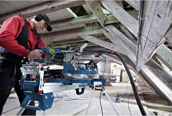 Produktbild Bosch Professional Paneelsäge GCM 8 SJL und Arbeitstisch GTA 2600 im Karton