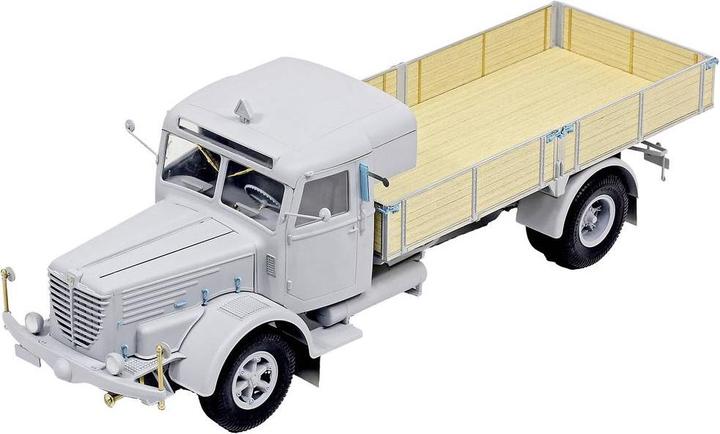 Actual product image Revell Büssing 8000 S 13 with trailer "Platinum Edition