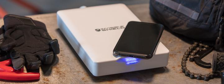 Immagine prodotto InvisibleShield Sistema di pulizia per smartphone UV