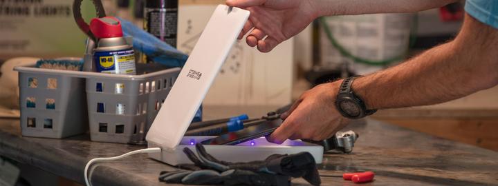 Immagine prodotto InvisibleShield Sistema di pulizia per smartphone UV