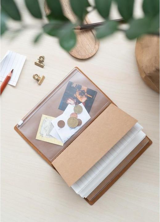 Produktbild - Hufflepuff Leder-Reisenotizbuch 12x19,6 cm (Gelb) (Gepunktet)