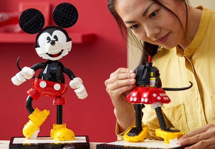 Actual product image LEGO Mickey Mouse and Minnie Mouse (43179, LEGO Disney, LEGO Rare Sets)