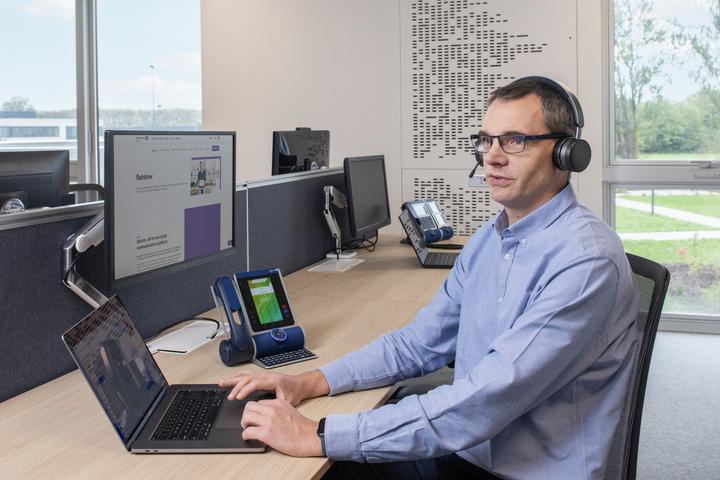 Actual product image Alcatel LUCENT ENTERPRISE AH80 Bluetooth headset with Bluetooth dongle AH80 Bluetooth headset with (Wireless, Cable, USB-A)