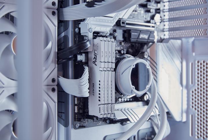 Actual product image Kingston D5 32GB 5200-36 Beast EXPO wh KFY AMD EXPO (1 x 32GB, 5200 MHz, DDR5 RAM, DIMM)