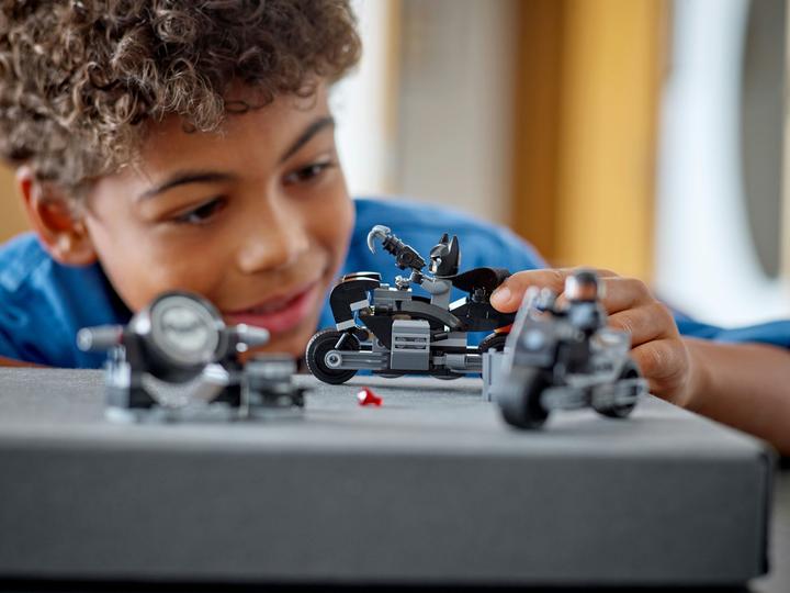 Image du produit LEGO Batman et Selina Kyle : course-poursuite à moto (76179, LEGO DC)
