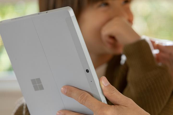 Produktbild Microsoft Surface Go 2 (4G, 10.50", 128 GB, Platin)