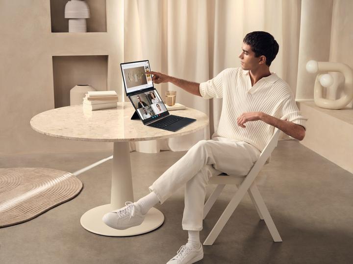 Produktbild ASUS Zenbook Duo OLED UX8406CA-PZ068X - Mit abnehmbarer Tastatur - Intel Core Ultra 9 (14", Intel Core Ultra 9 285H, 32 GB, 2000 GB)