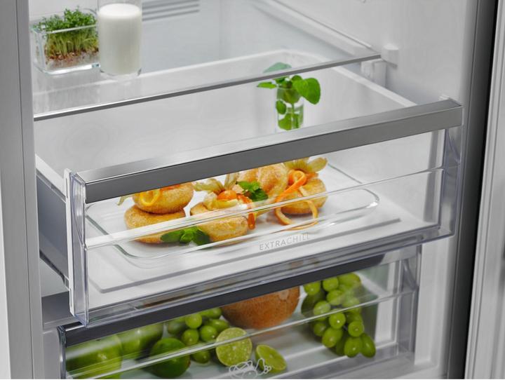Actual product image Electrolux REFRIGERATOR LNT7ME32M1 ELX (330 l)