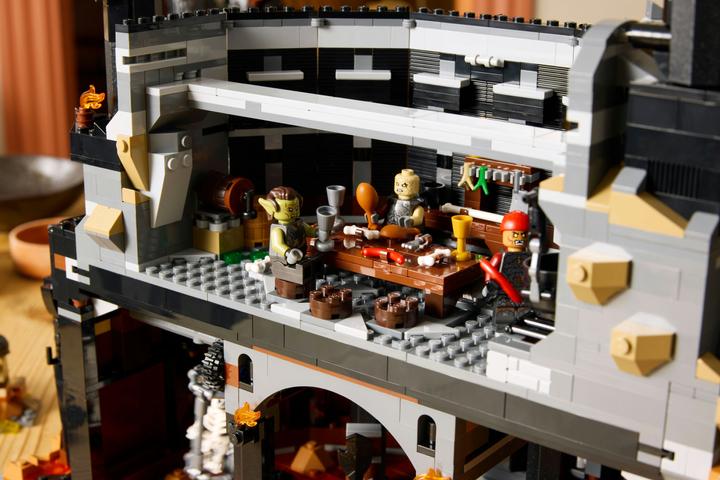 Actual product image LEGO The Lord of the Rings: Barad-dûr (10333, LEGO Icons, LEGO Rare Sets)