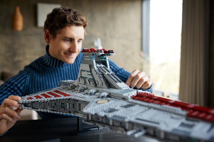Actual product image LEGO UCS Venator-class Republic Attack Cruiser (75367, LEGO Star Wars, LEGO Rare Sets)