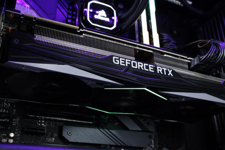Produktbild Mifcom Savage (Intel Core i9-9900K, 32 GB, 1000 GB, GeForce RTX 2080 Ti)