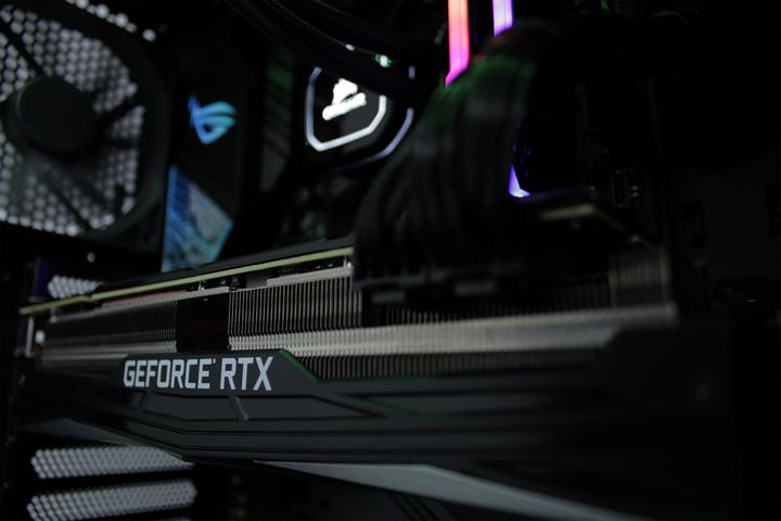 Produktbild Mifcom Savage (Intel Core i9-9900K, 32 GB, 1000 GB, GeForce RTX 2080 Ti)