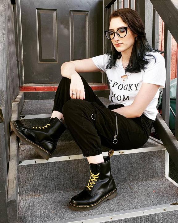 Actual product image Dr. Martens boots (38)